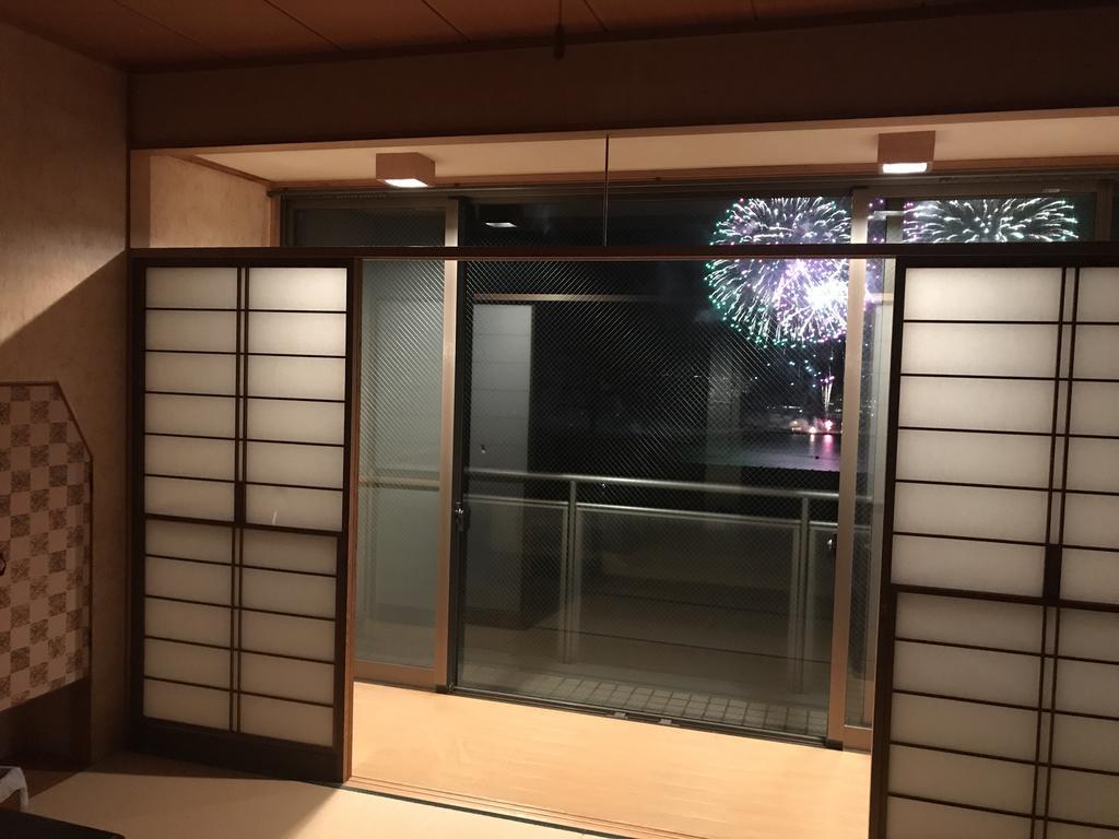 Atami Onsen Guest House Megumi מראה חיצוני תמונה